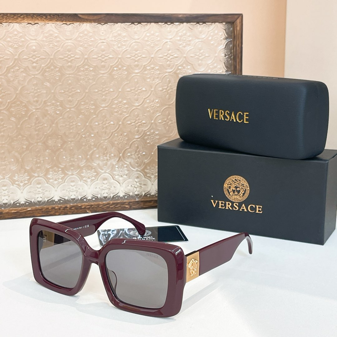 VERSACE