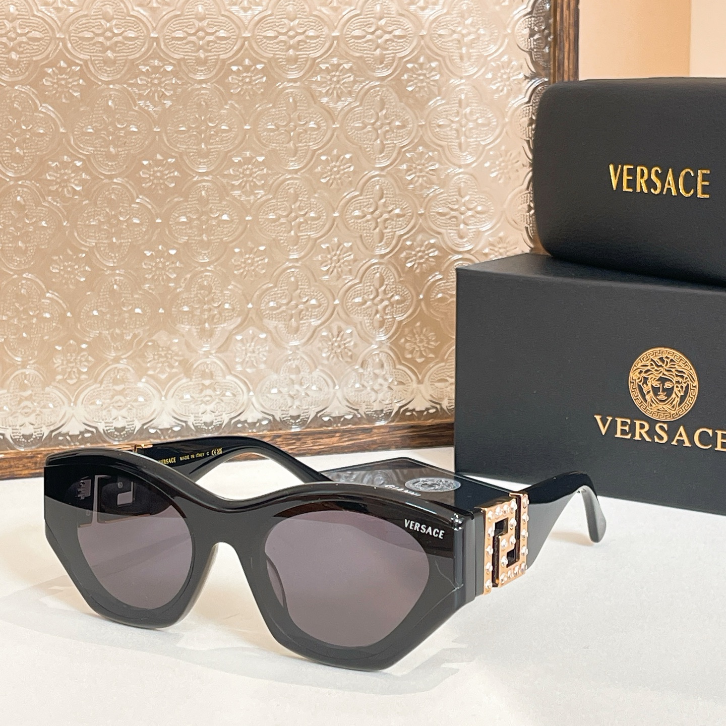 VERSACE