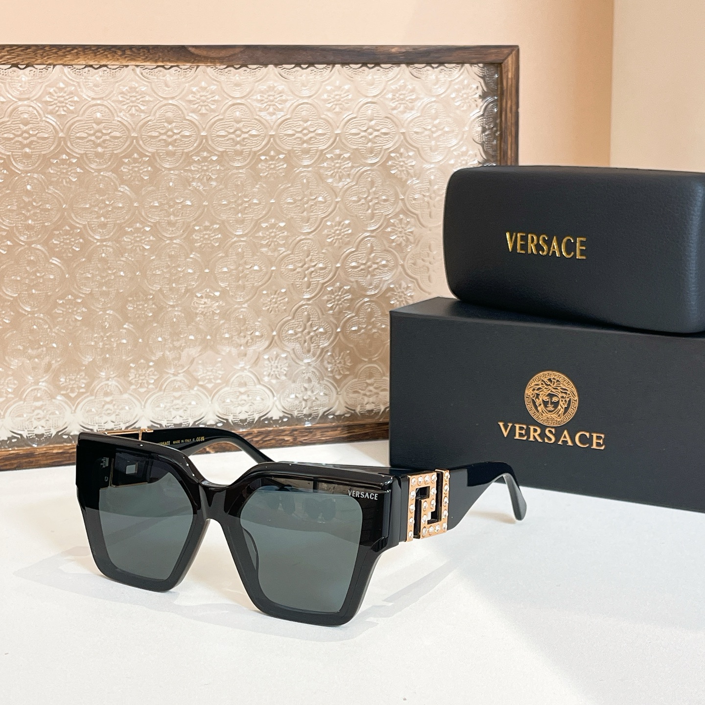 VERSACE