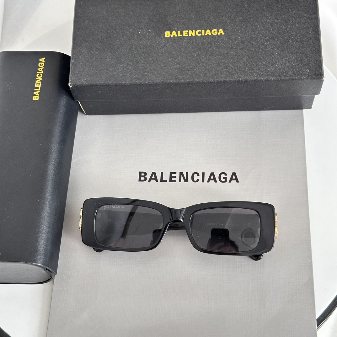 BALENCIAGA