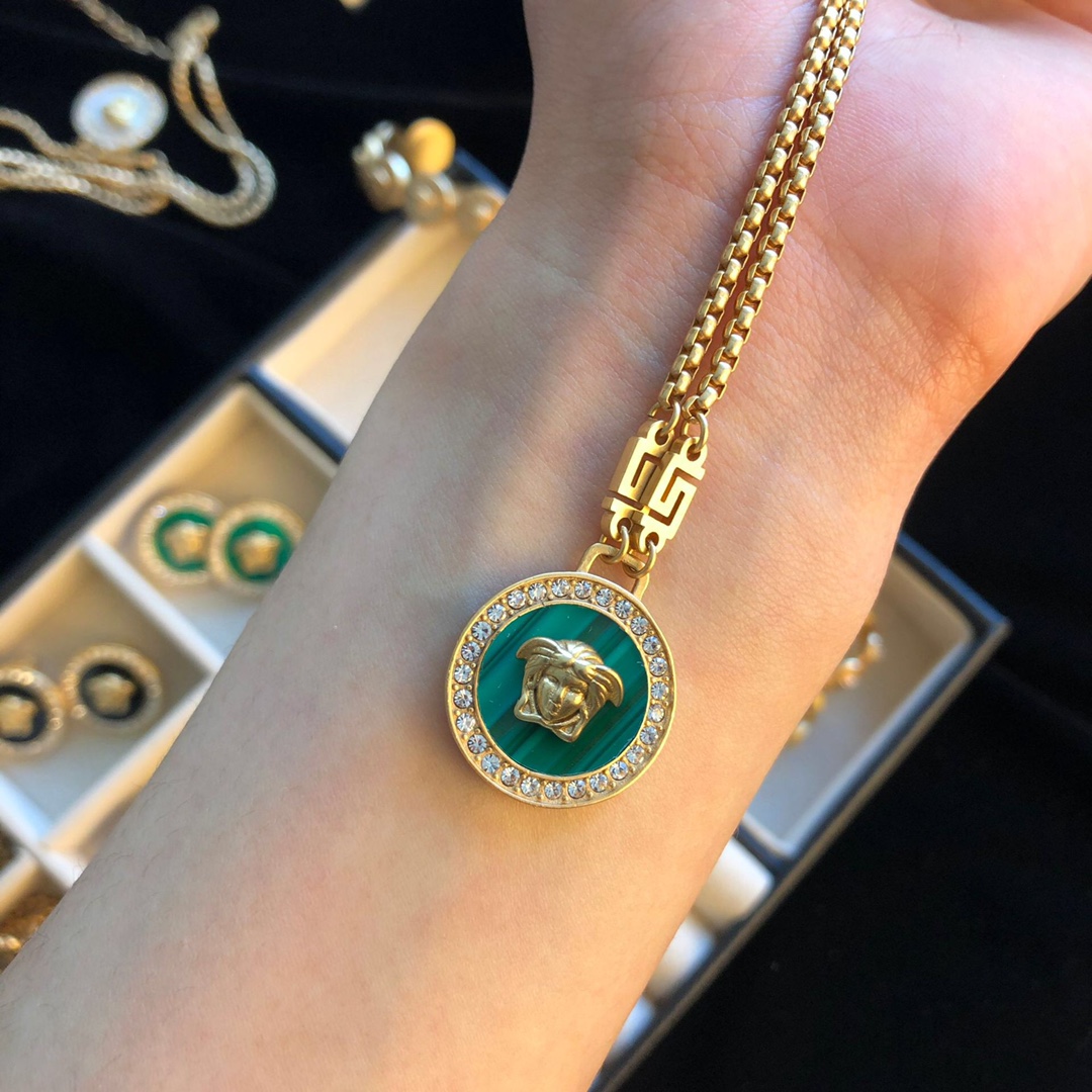 VERSACE
